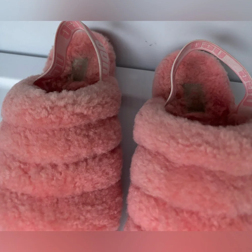 UGG Fluff Yeah Slides Sheepskin with Elastic Logo Strap in Salmon Pink Size 7